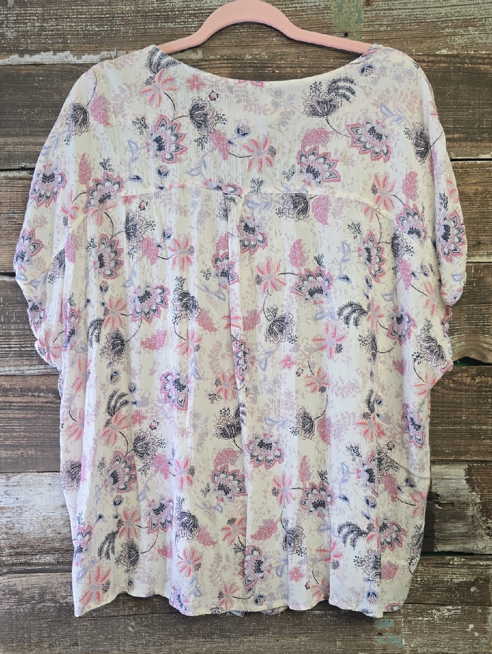 Maurices Women's Floral Button-Front Scoop Neck Top - Pink/White, Size 2X - Picture 2 of 4